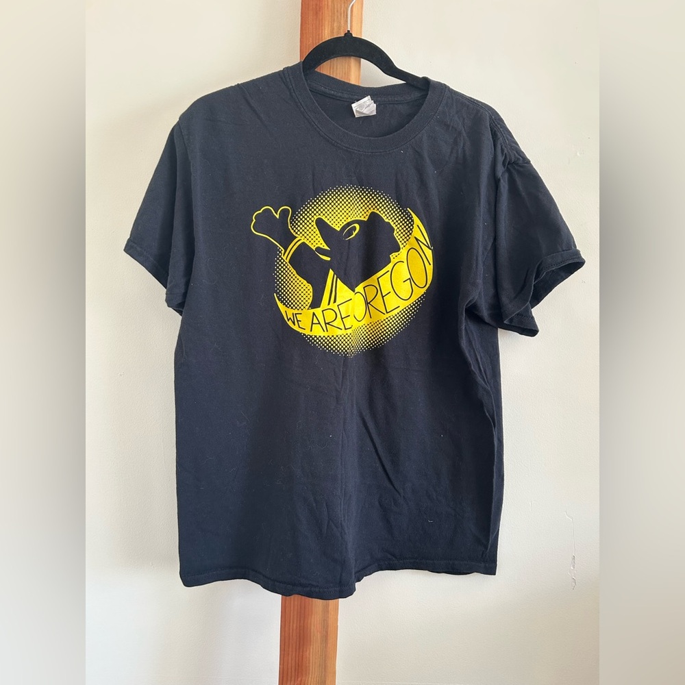 University of Oregon Black Tee with Duck Yellow Design